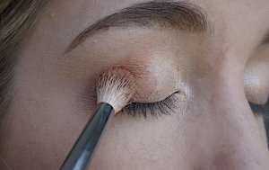 applying outer corner eyeshadow